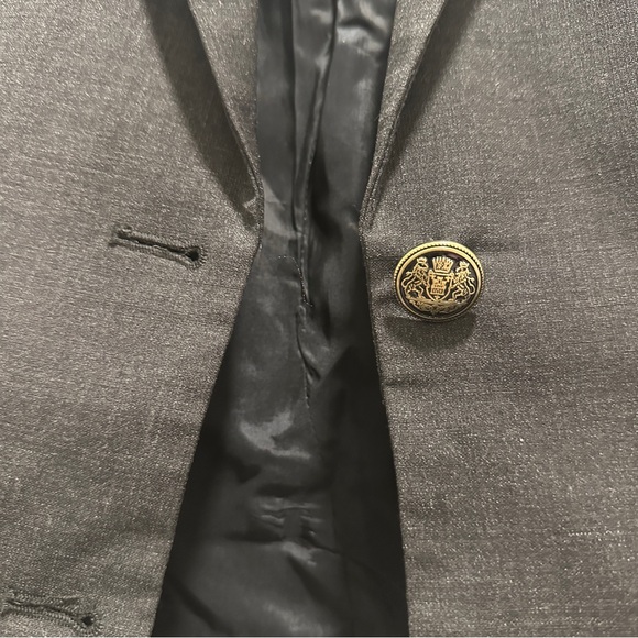 Aritzia Talula Blazer - Women’s Size 2 with Ornate Detailed Buttons - Picture 4 of 7